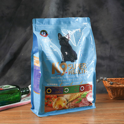 La serratura d'imballaggio dello zip della borsa dell'alimento per animali domestici di Mylar Edibles sta sul sacchetto